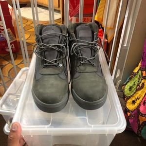 Timberland field boots (grey)